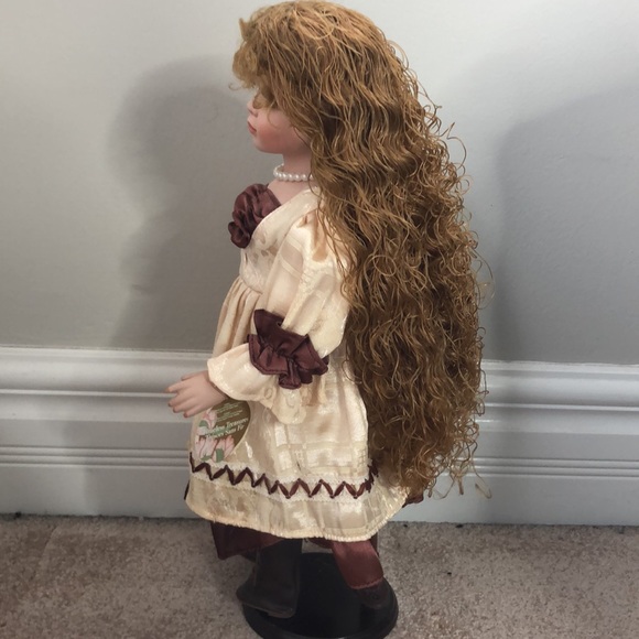 Timeless treasures Porcelain vintage doll. With tag. 18-20". - Picture 5 of 8